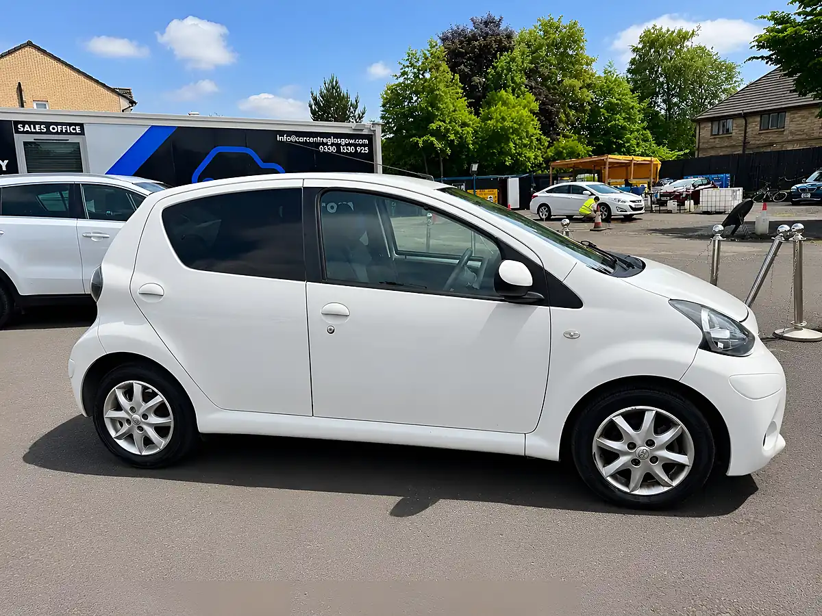 Used 2013 Toyota Aygo - Interior and Exterior details 11