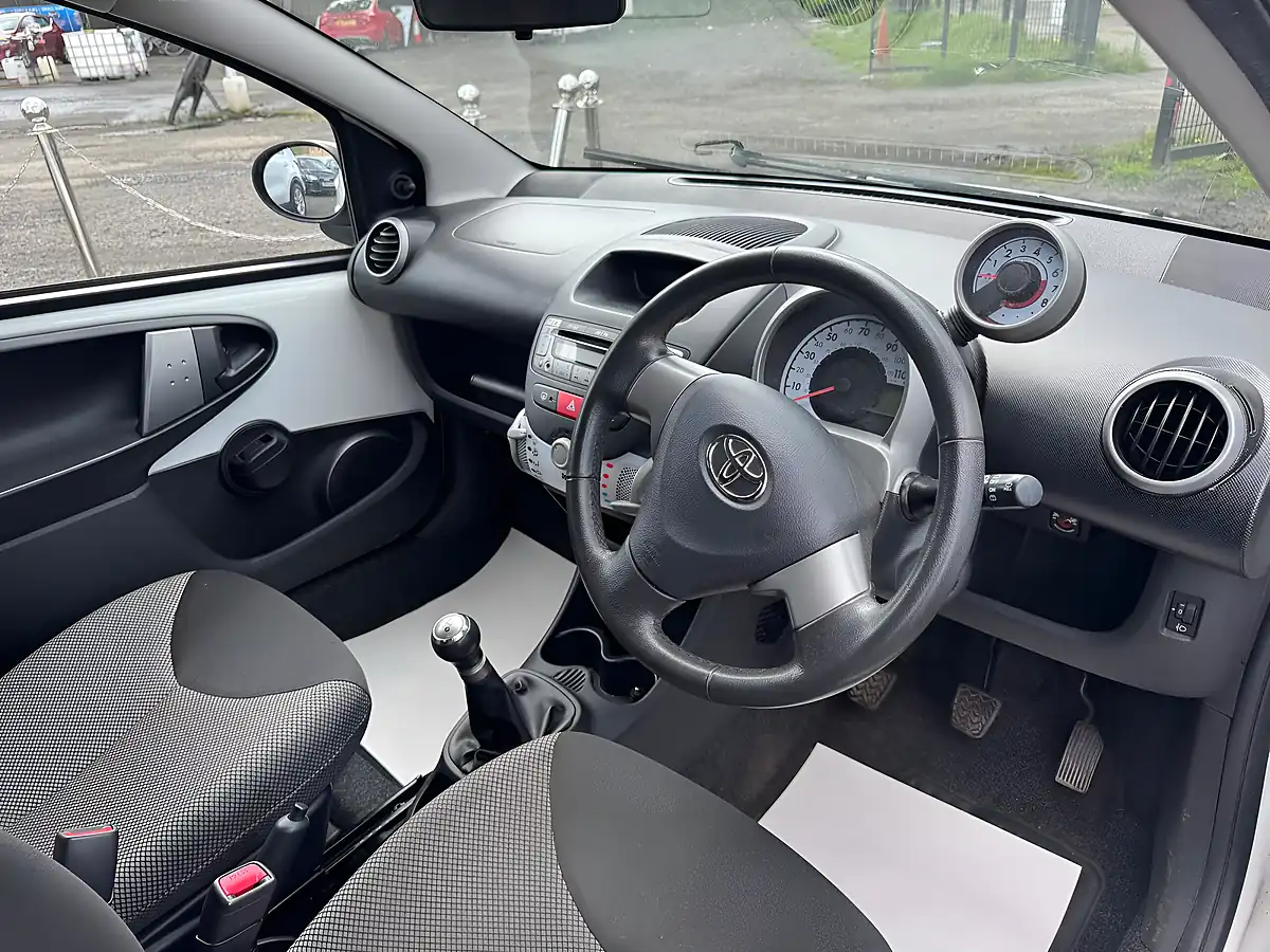 Used 2013 Toyota Aygo - Interior and Exterior details 13