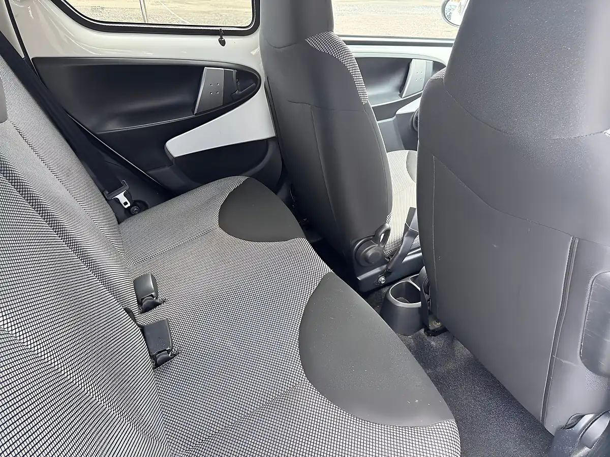 Used 2013 Toyota Aygo - Interior and Exterior details 14