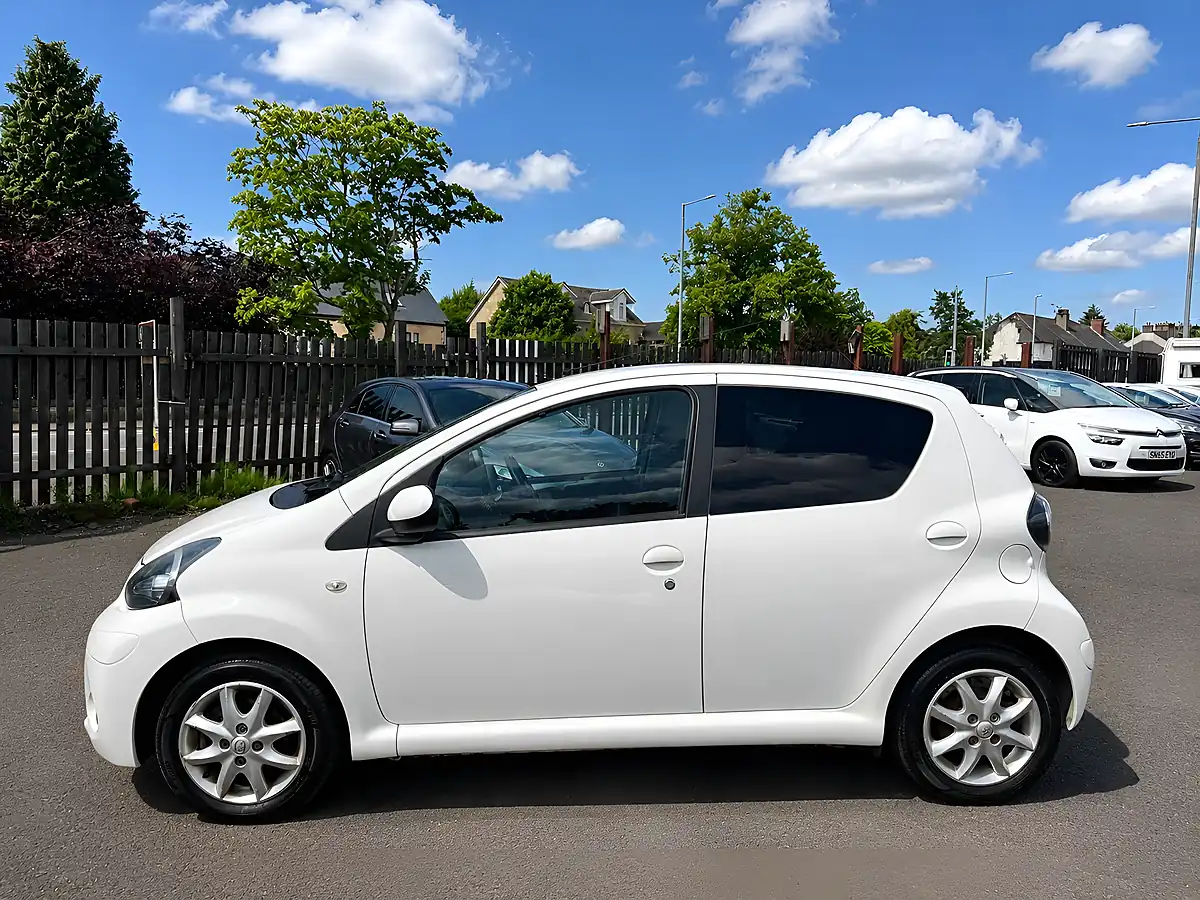 Used 2013 Toyota Aygo - Interior and Exterior details 9