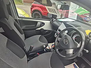 Used 2013 Toyota Aygo Mode White - Interior and Exterior details 12