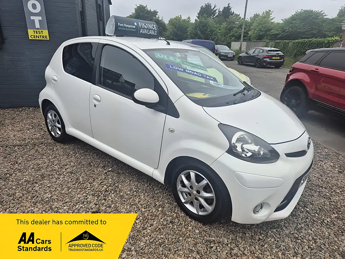 Used 2013 Toyota Aygo Mode White - Interior and Exterior details 2