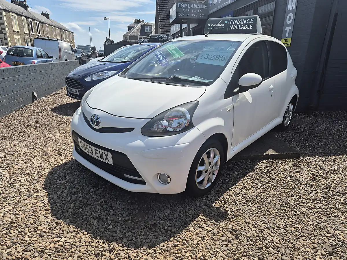 Used 2013 Toyota Aygo Mode White - Interior and Exterior details 3