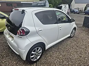 Used 2013 Toyota Aygo Mode White - Interior and Exterior details 6