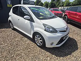 Used 2013 Toyota Aygo Mode White - Interior and Exterior details 7