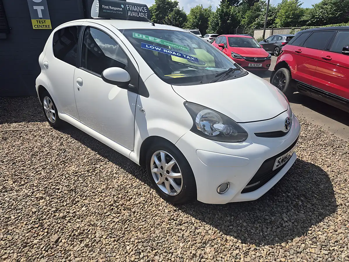 Used 2013 Toyota Aygo Mode White - Interior and Exterior details 7