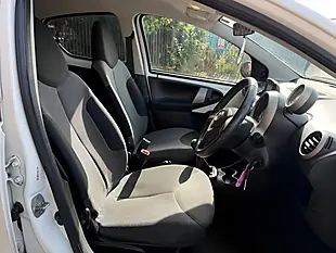 Used 2013 Toyota Aygo Mode White - Interior and Exterior details 10