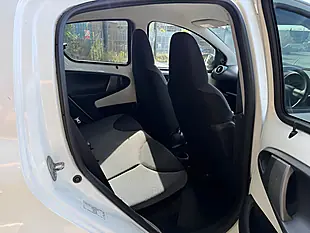 Used 2013 Toyota Aygo Mode White - Interior and Exterior details 14