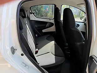 Used 2013 Toyota Aygo Mode White - Interior and Exterior details 15
