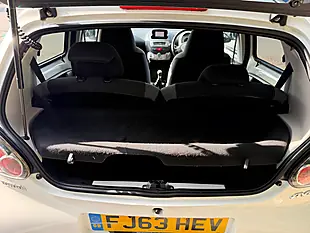 Used 2013 Toyota Aygo Mode White - Interior and Exterior details 17