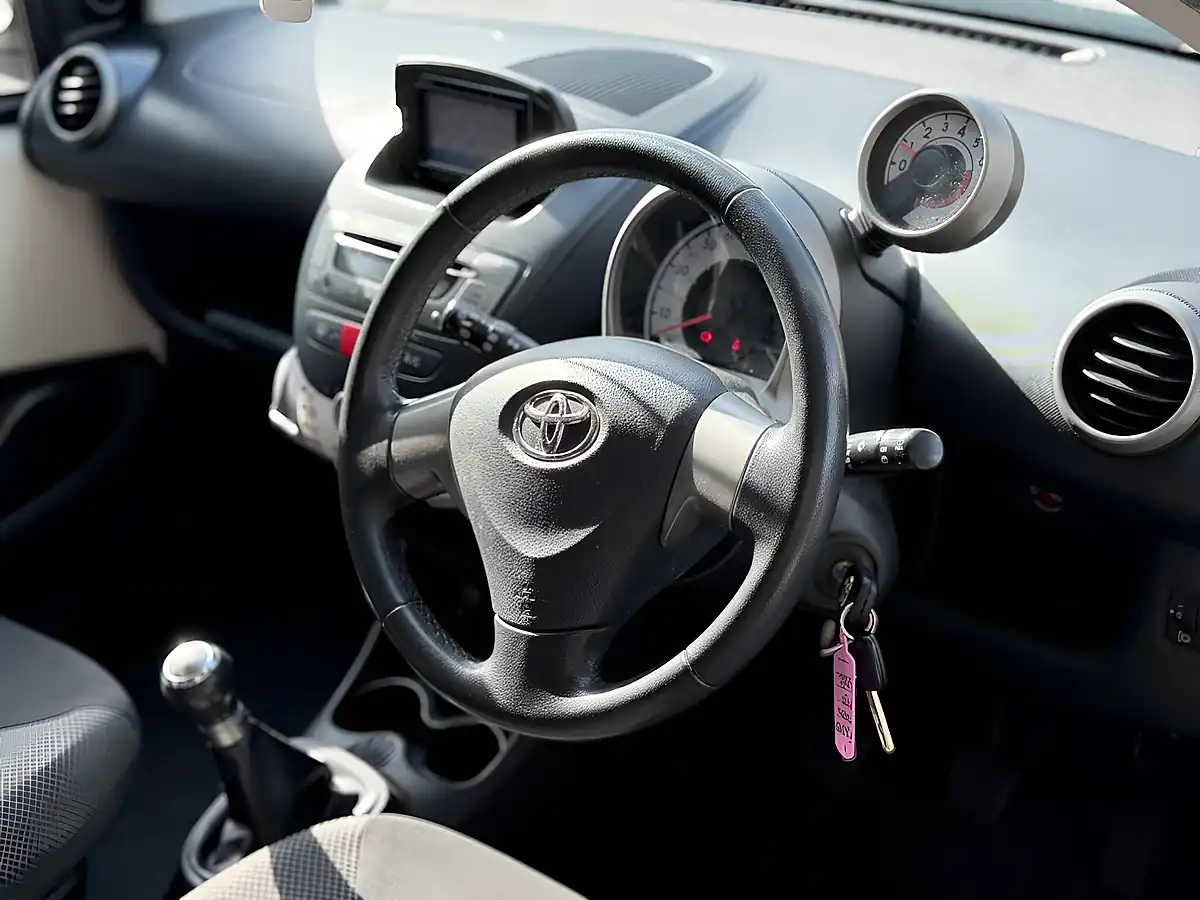 Used 2013 Toyota Aygo Mode White - Interior and Exterior details 3
