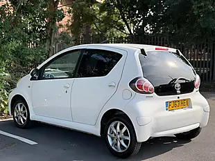 Used 2013 Toyota Aygo Mode White - Interior and Exterior details 4