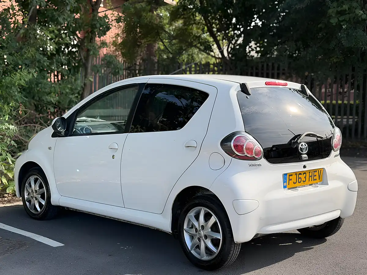 Used 2013 Toyota Aygo Mode White - Interior and Exterior details 4