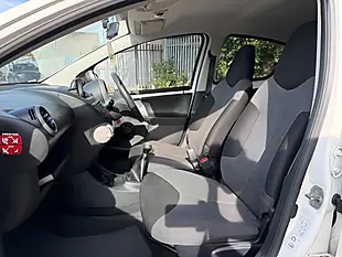 Used 2013 Toyota Aygo Mode White - Interior and Exterior details 6