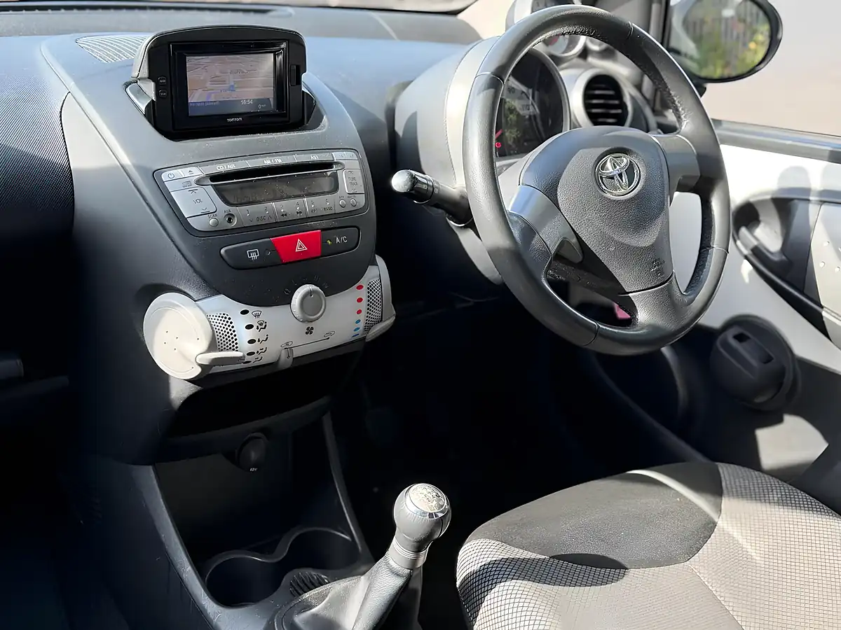 Used 2013 Toyota Aygo Mode White - Interior and Exterior details 7