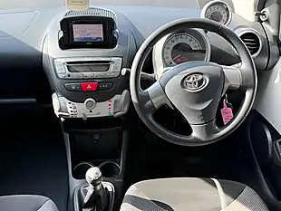 Used 2013 Toyota Aygo Mode White - Interior and Exterior details 8