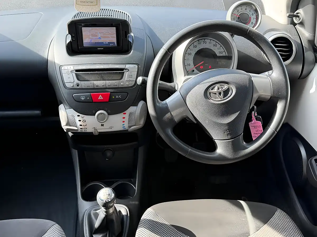 Used 2013 Toyota Aygo Mode White - Interior and Exterior details 8