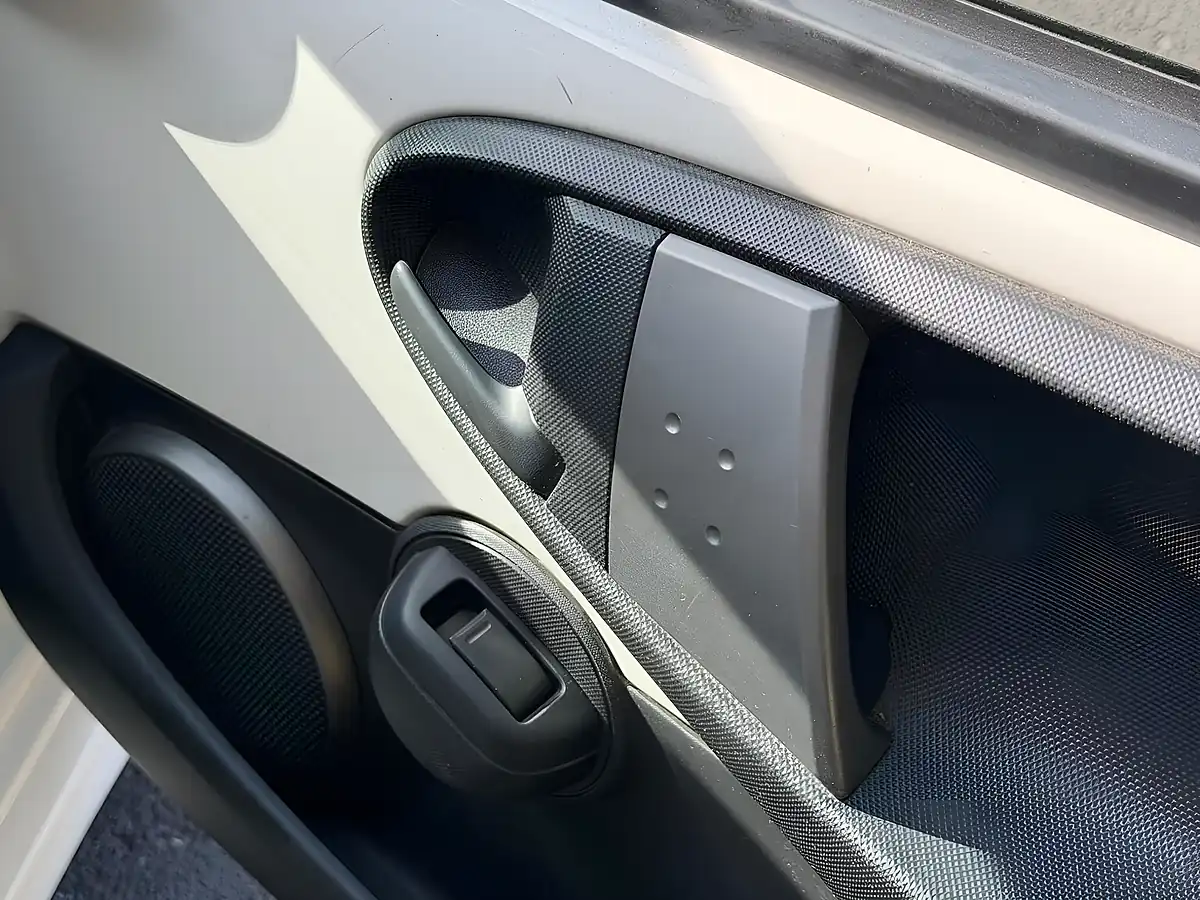 Used 2013 Toyota Aygo Mode White - Interior and Exterior details 9