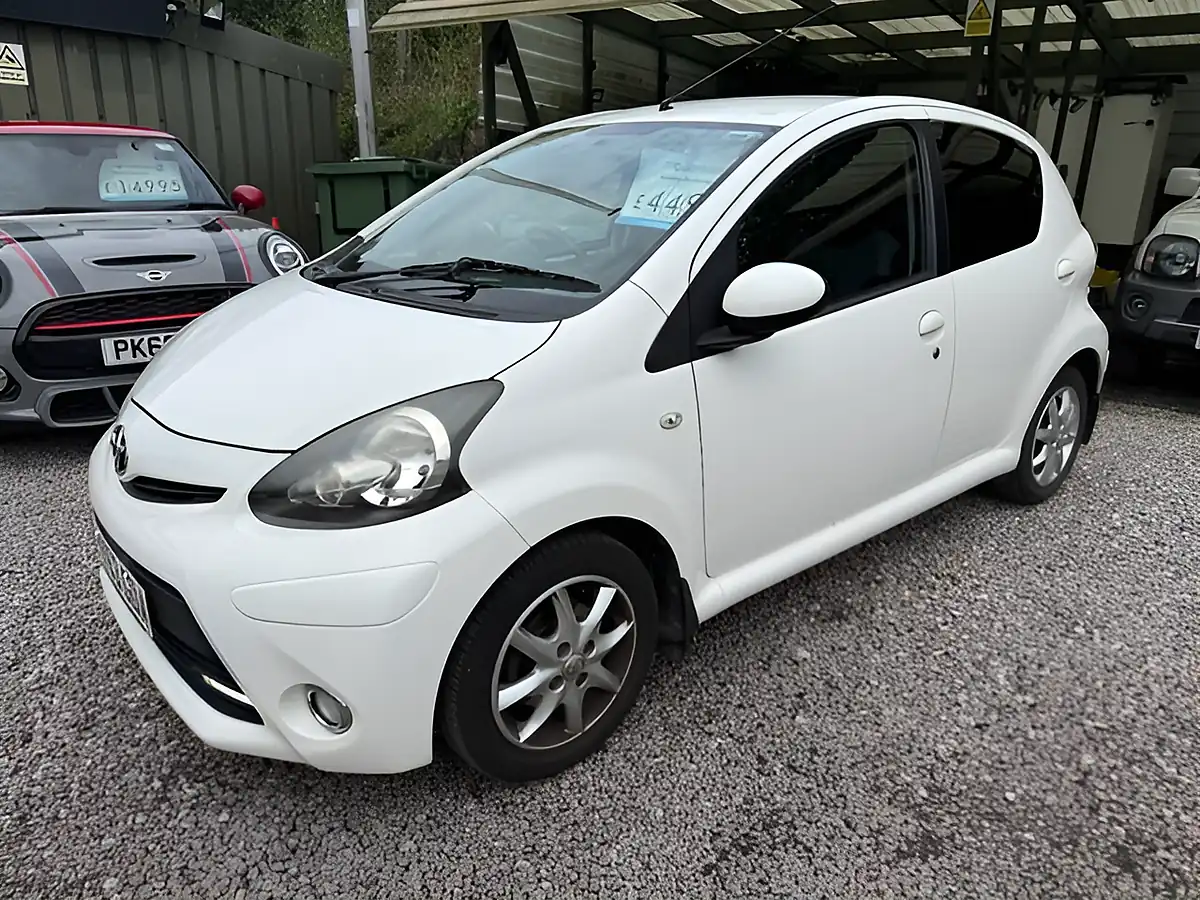 Used 2013 Toyota Aygo Mode White - Interior and Exterior details 2