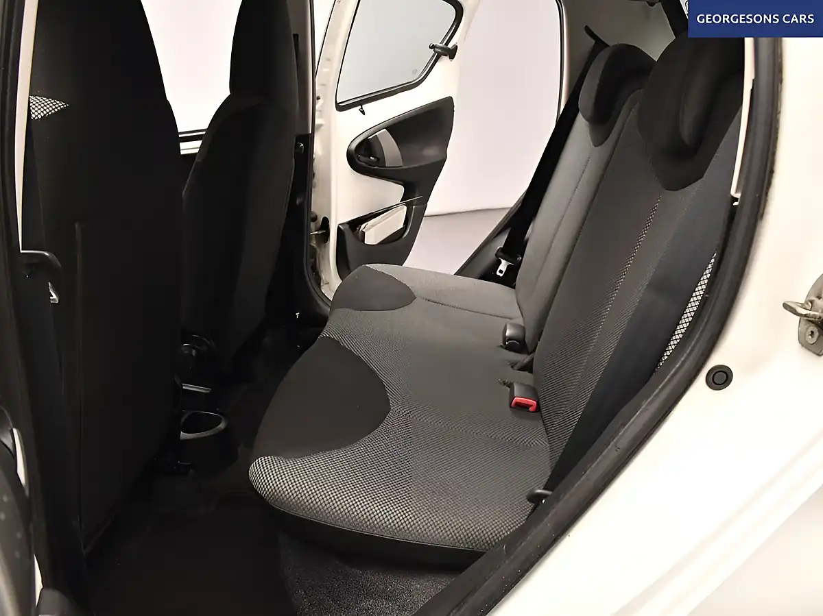 Used 2013 Toyota Aygo Move White - Interior and Exterior details 12