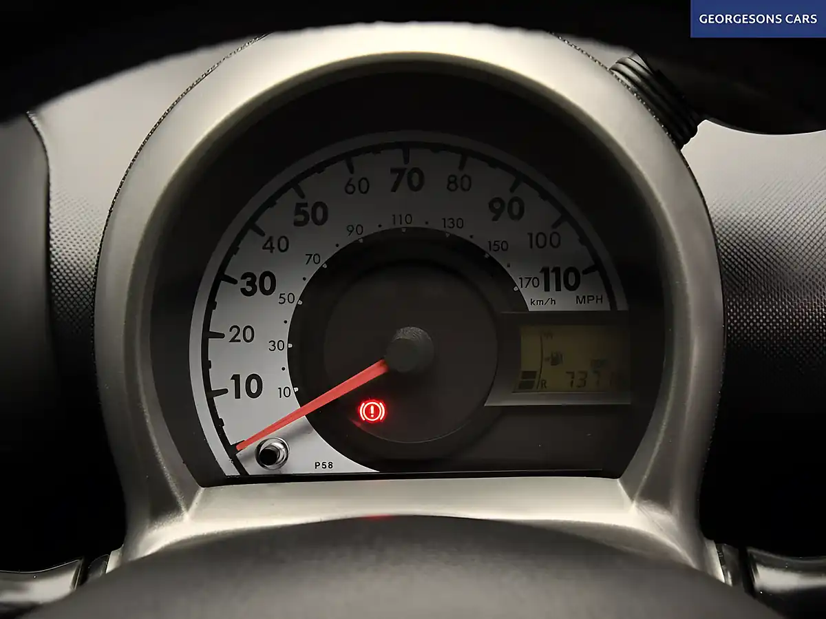 Used 2013 Toyota Aygo Move White - Interior and Exterior details 13