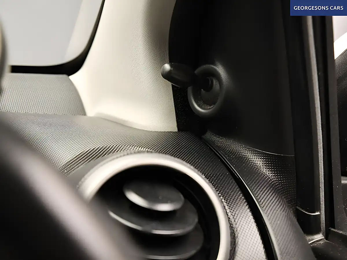 Used 2013 Toyota Aygo Move White - Interior and Exterior details 15