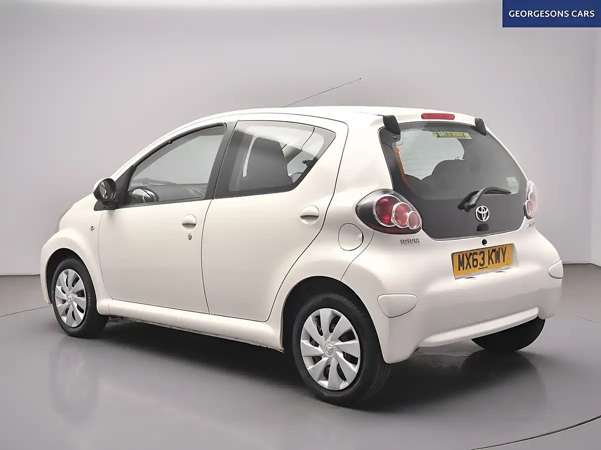 Used 2013 Toyota Aygo Move White - Interior and Exterior details 2