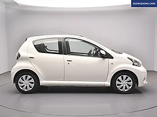 Used 2013 Toyota Aygo Move White - Interior and Exterior details 6