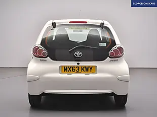 Used 2013 Toyota Aygo Move White - Interior and Exterior details 8