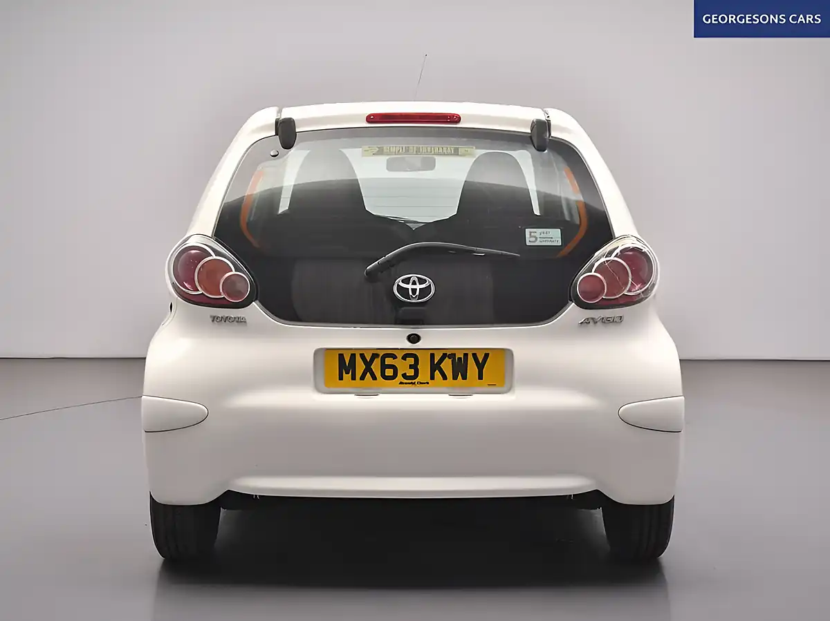Used 2013 Toyota Aygo Move White - Interior and Exterior details 8
