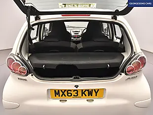 Used 2013 Toyota Aygo Move White - Interior and Exterior details 9