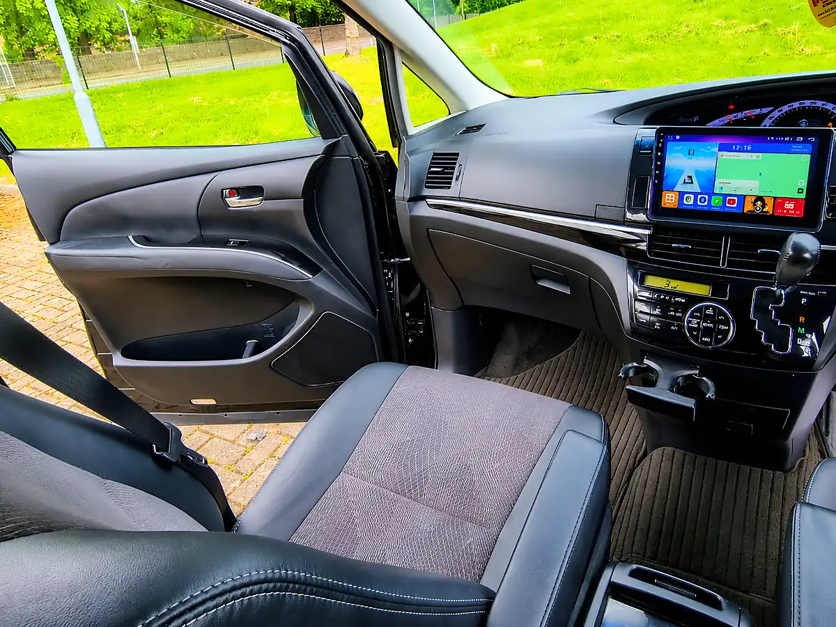 Used 2013 Toyota Estima Aeras Black - Interior and Exterior details 11