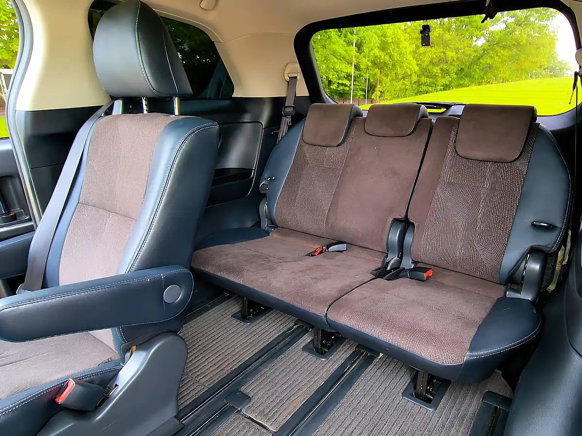 Used 2013 Toyota Estima Aeras Black - Interior and Exterior details 13