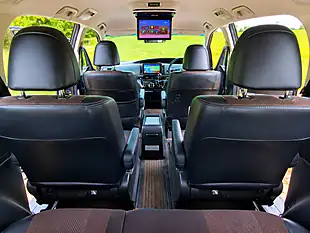 Used 2013 Toyota Estima Aeras Black - Interior and Exterior details 16