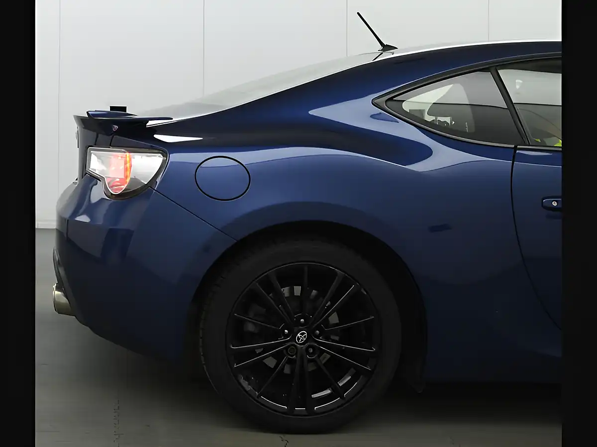 Used 2013 Toyota GT86 Blue - Interior and Exterior details 18