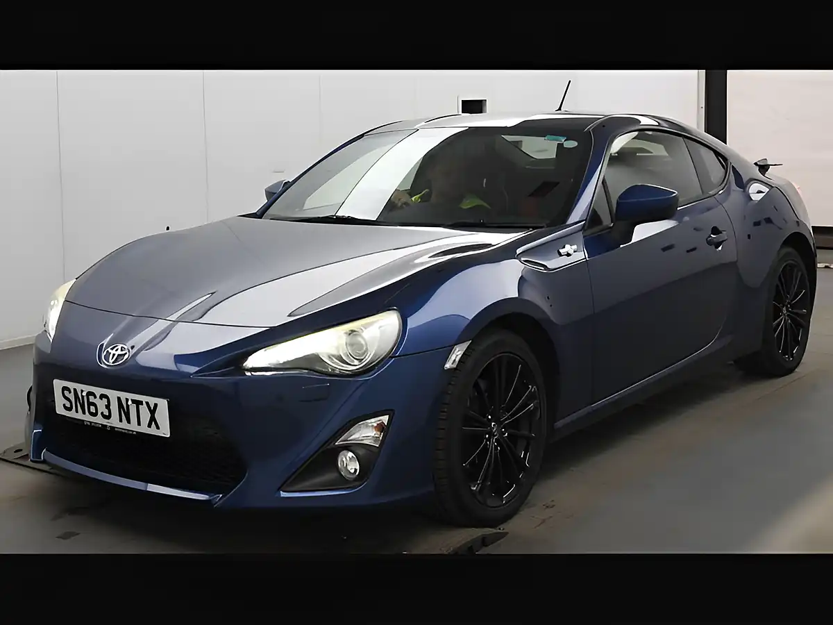Used 2013 Toyota GT86 Blue - Interior and Exterior details 4