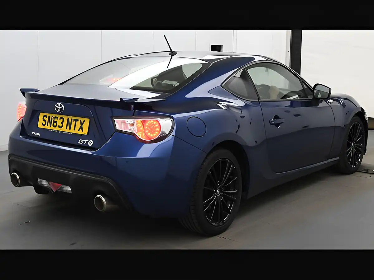 Used 2013 Toyota GT86 Blue - Interior and Exterior details 9