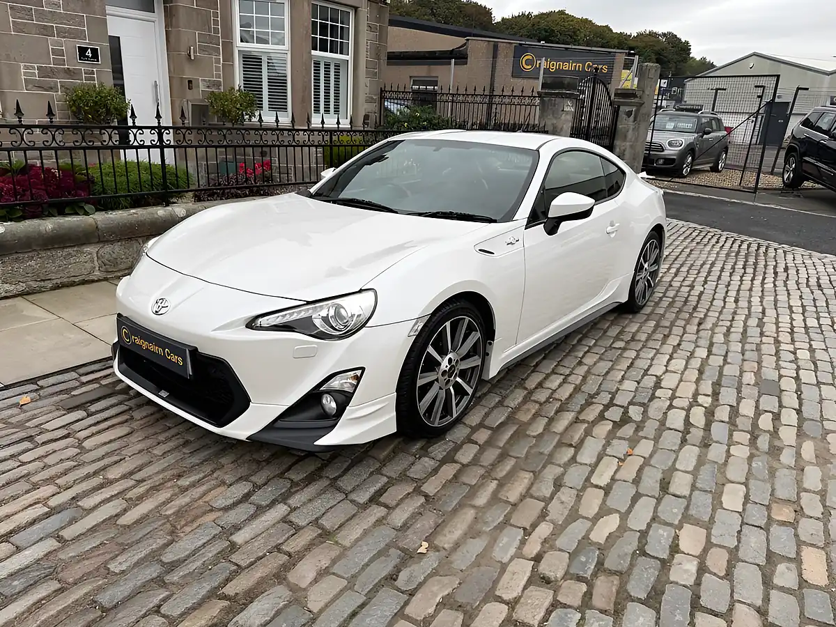 Used 2013 Toyota GT86 Trd White - Interior and Exterior details 3