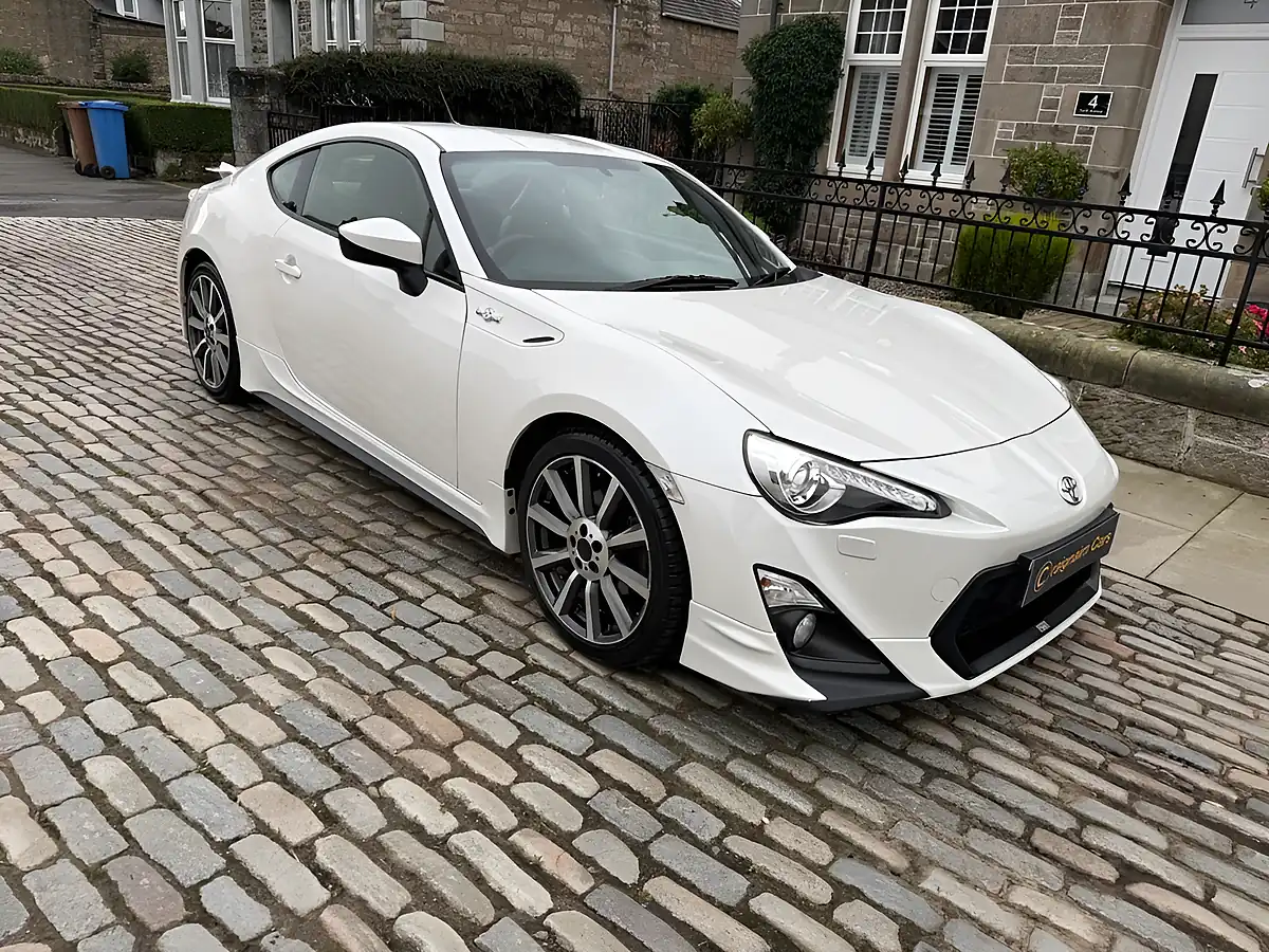 Used 2013 Toyota GT86 Trd White - Interior and Exterior details 4
