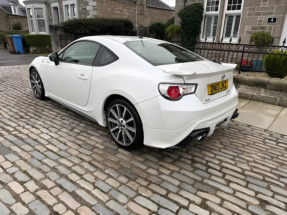 Used 2013 Toyota GT86 Trd White - Interior and Exterior details 5