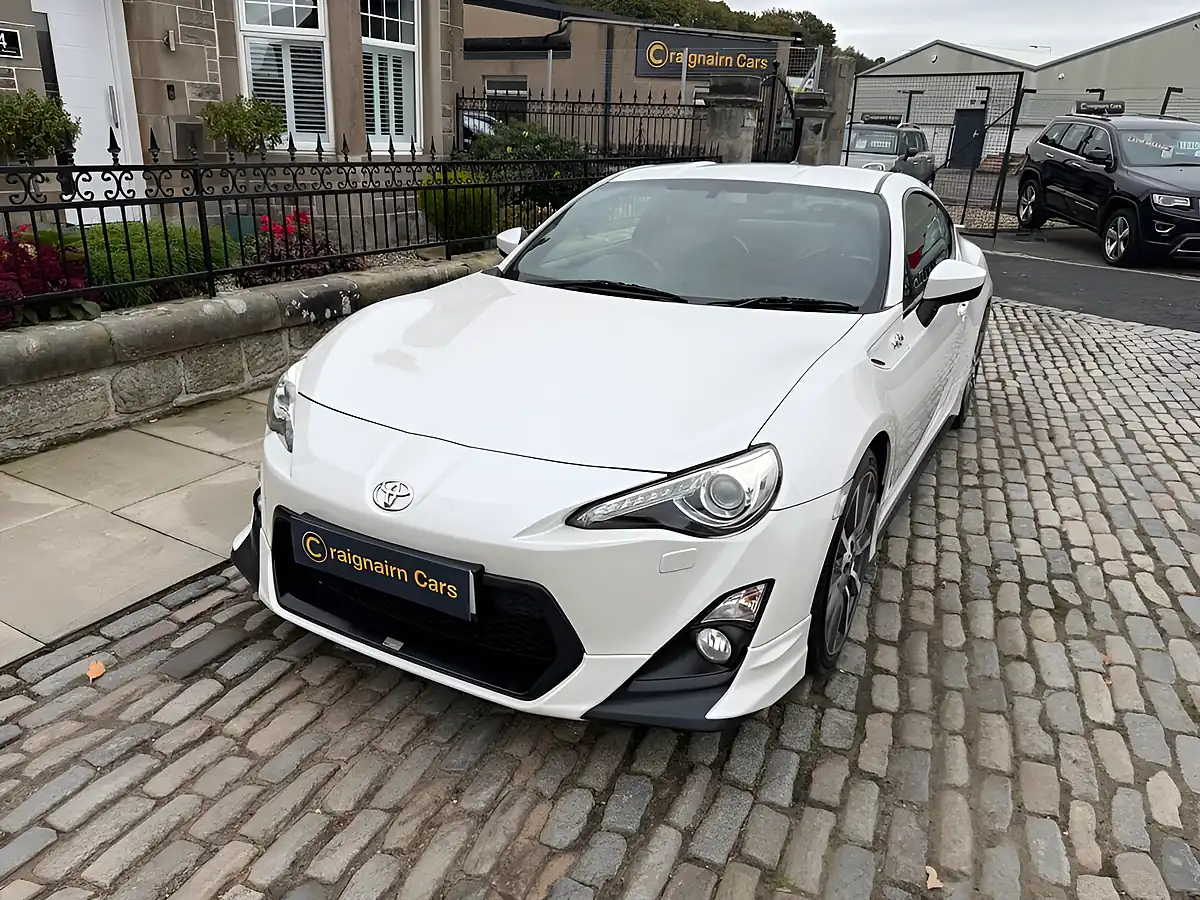 Used 2013 Toyota GT86 Trd White - Interior and Exterior details 7