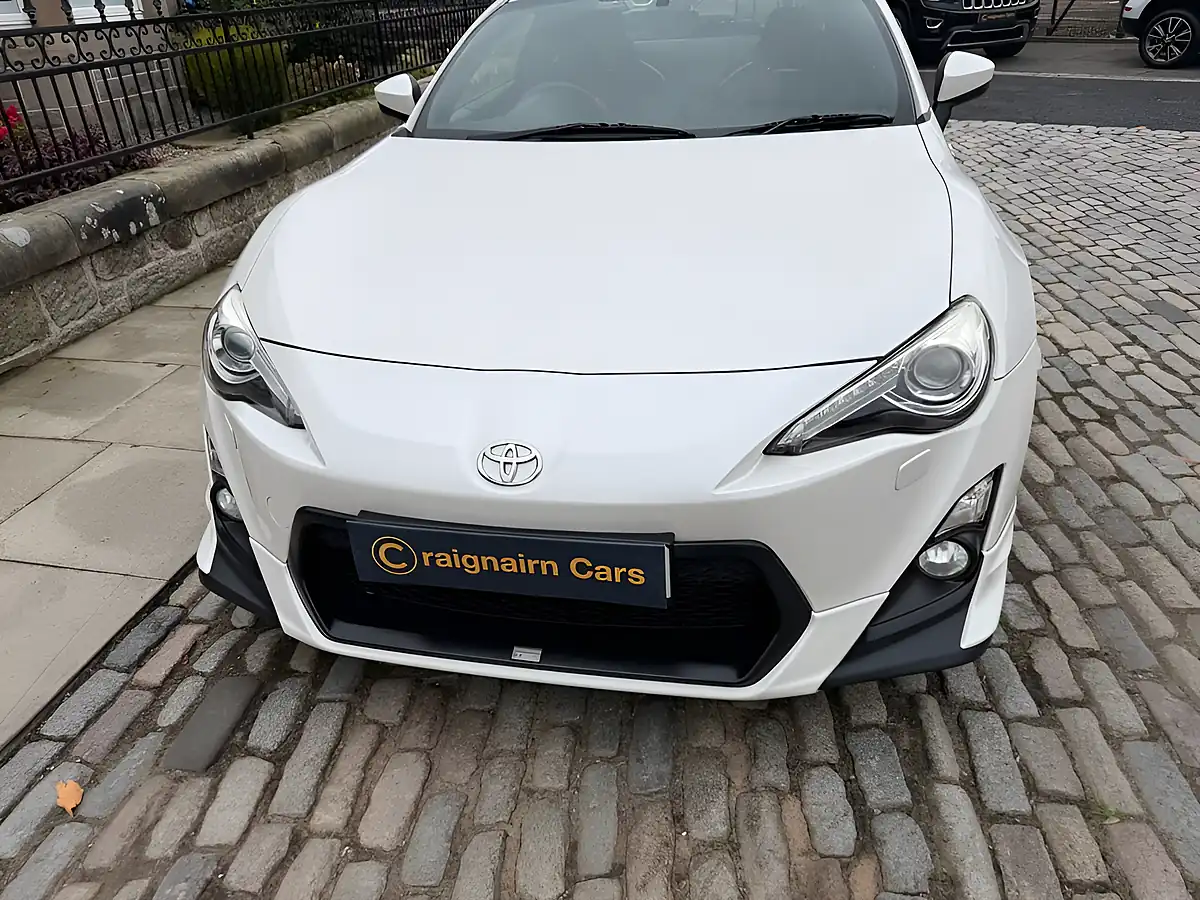 Used 2013 Toyota GT86 Trd White - Interior and Exterior details 8