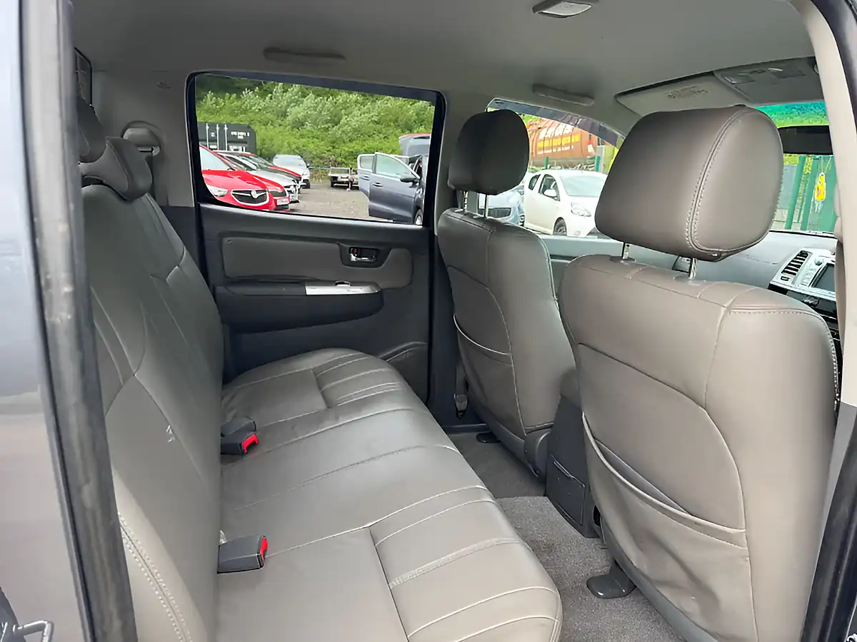 Used 2013 Toyota Hilux Invincible Grey - Interior and Exterior details 10