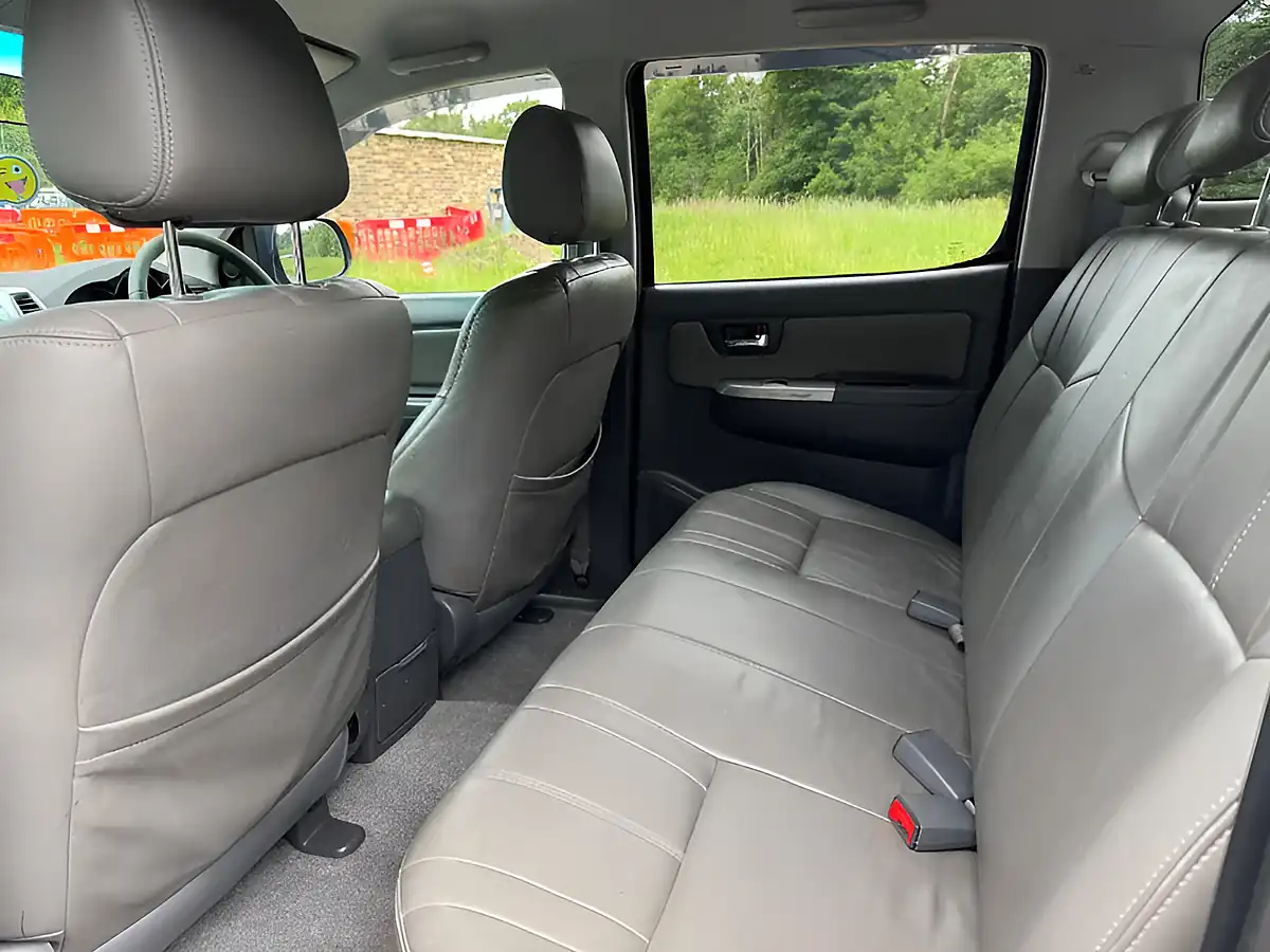 Used 2013 Toyota Hilux Invincible Grey - Interior and Exterior details 11