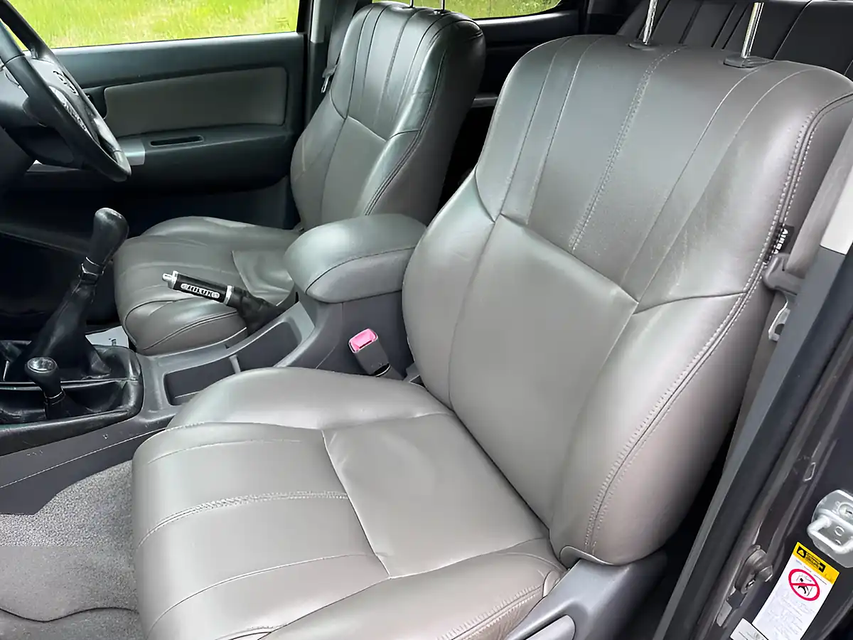 Used 2013 Toyota Hilux Invincible Grey - Interior and Exterior details 15