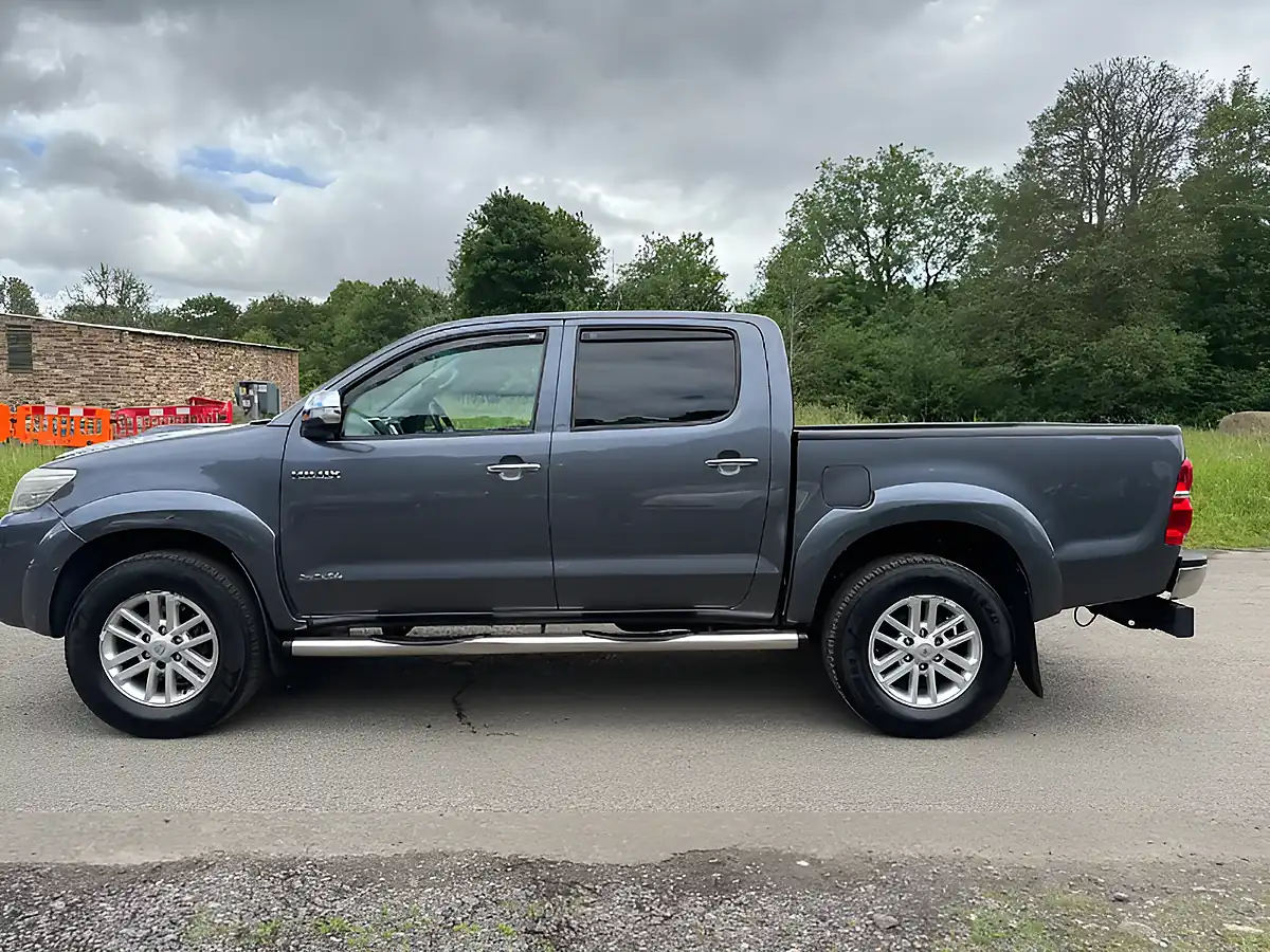 Used 2013 Toyota Hilux Invincible Grey - Interior and Exterior details 5