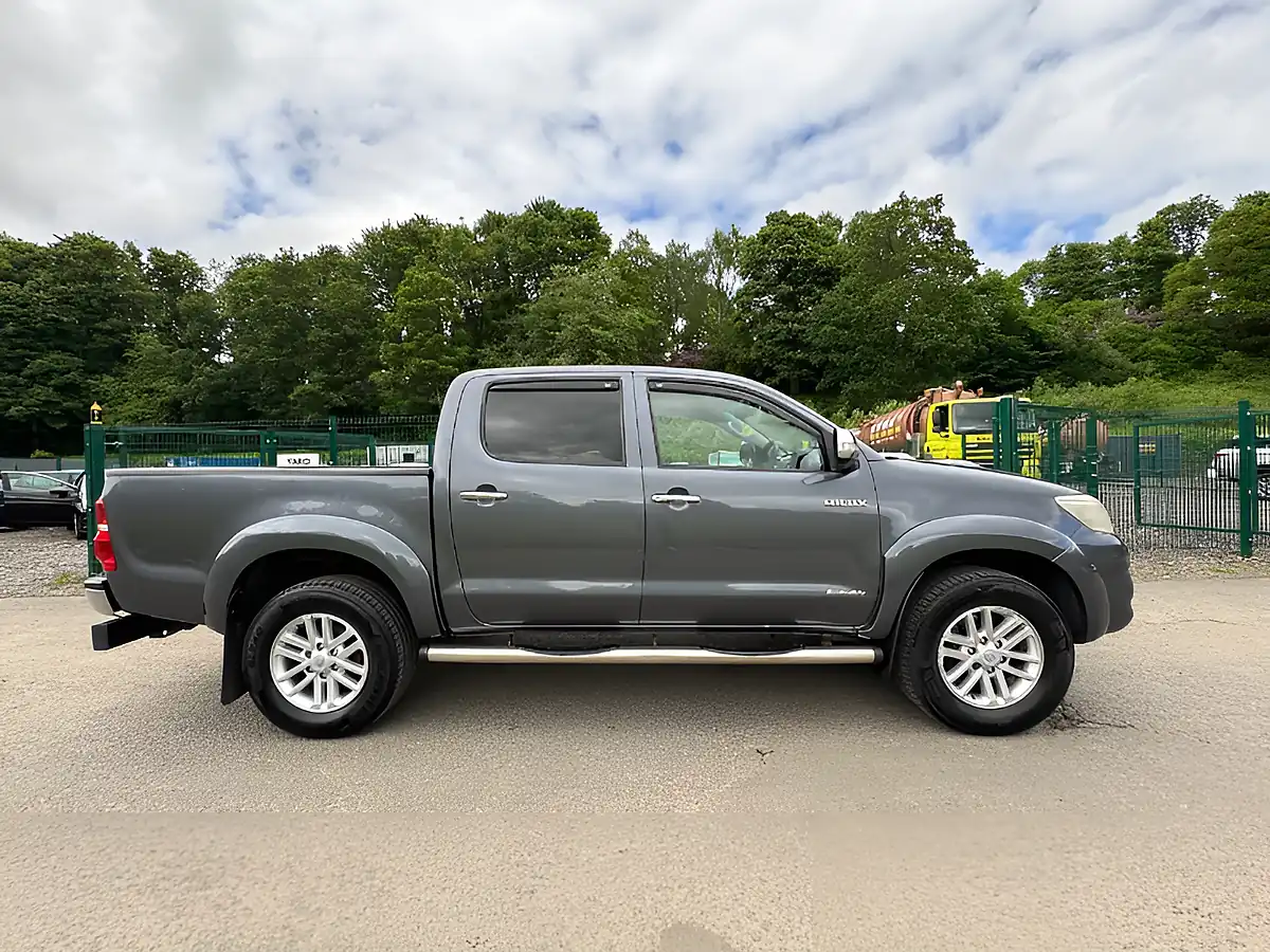 Used 2013 Toyota Hilux Invincible Grey - Interior and Exterior details 9