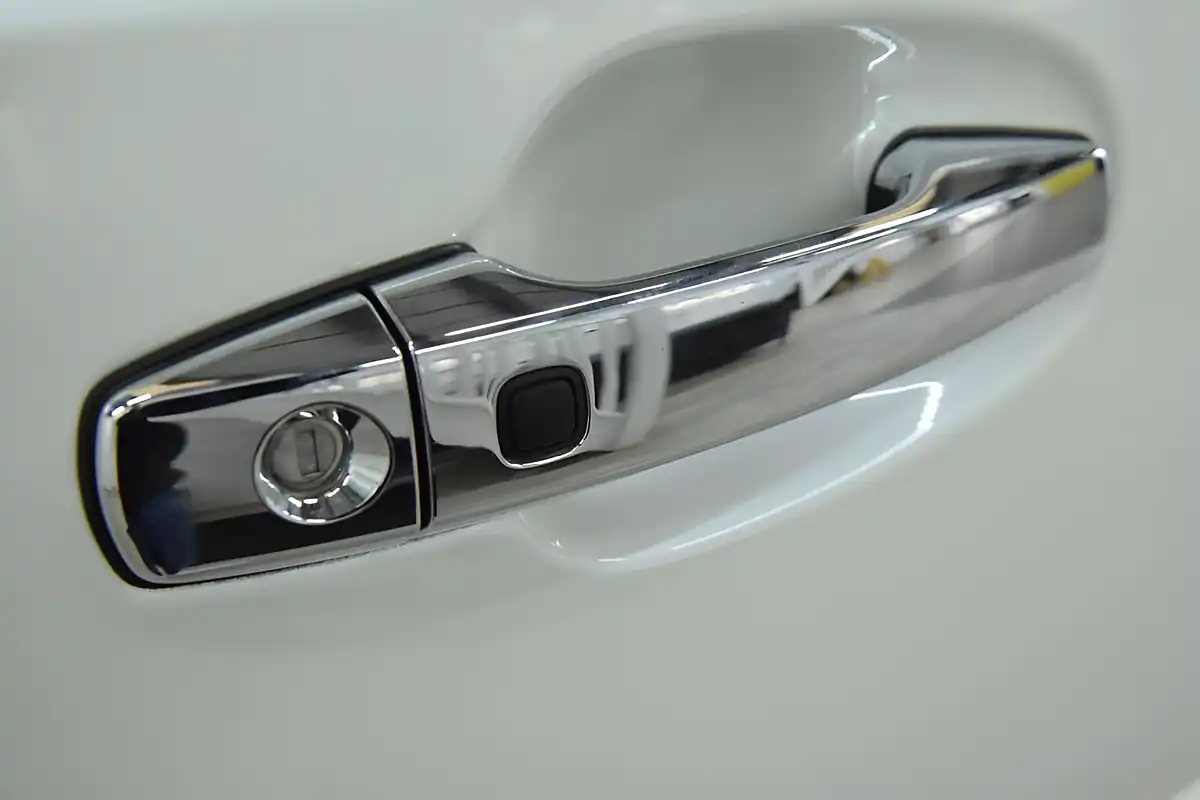 Used 2013 Toyota Land Cruiser V8 Zx Pearl White - Interior and Exterior details 11