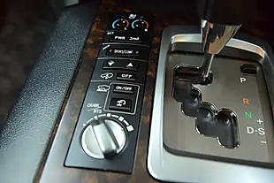 Used 2013 Toyota Land Cruiser V8 Zx Pearl White - Interior and Exterior details 12