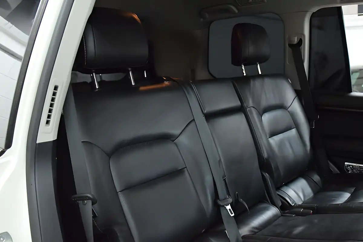 Used 2013 Toyota Land Cruiser V8 Zx Pearl White - Interior and Exterior details 13